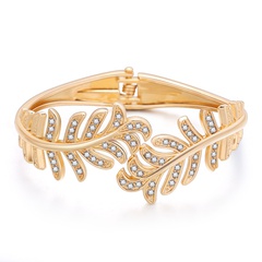 Europäische und amerikanische Mode vergoldete Armbänder in Blattform mit vollen Diamanten