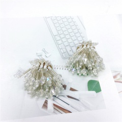perlenbesetzte Blumen-Ohrstecker aus Metall