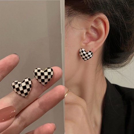 vintage drop oil checkerboard alloy heart shaped earrings wholesale's discount tags