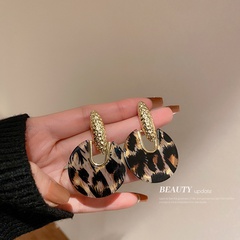 Acryl-Ohrringe mit Leopardenmuster und geometrischem Kreis