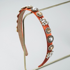 Barockes fein verziertes Perlen-Edelstein-Stirnband in Kontrastfarbe
