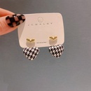 fashion simple  houndstooth heartshaped earrings retro alloy earringspicture4