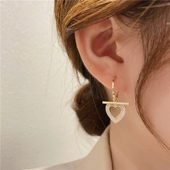Silver needle South Korea's new trendy niche design sense of love autumn and winter high-end temperament heart-shaped earrings earrings