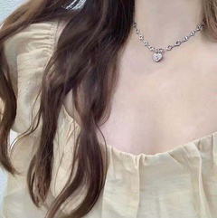 fashion diamond-encrusted heart-shaped pendant necklace retro alloy necklace