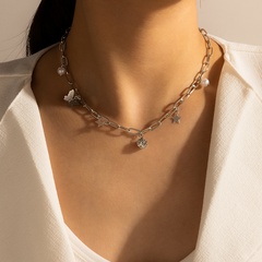 Collar de perlas de imitación de cadena gruesa con colgante de estrella de mariposa de una sola capa Boho