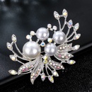 Korean fashion simple flash diamond pearl ladies alloy broochpicture3