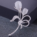 Korean fashion simple silver tulip alloy diamond ladies broochpicture3