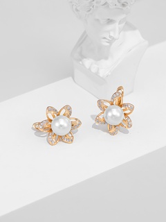 Flower Pearl Fashion Simple Copper Stud Earrings