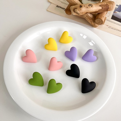jolies boucles d'oreilles en forme de coeur en acrylique couleur bonbon en gros's discount tags