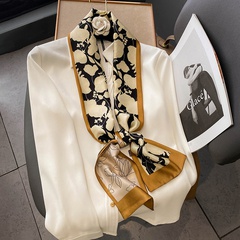 foulard en soie à double couche en soie de simulation bicolore rétro contour creux pétale rétro