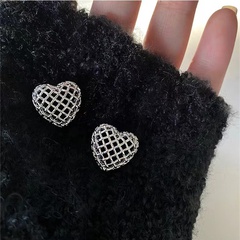 fashion simple earrings three-dimensional heart-shaped alloy earrings