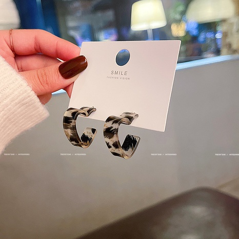 nouvelle résine acrylique rétro imprimé léopard coeur demi-cercle boucles d'oreilles en gros's discount tags