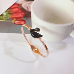 fashion new titanium steel plated 18k gold swan diamond zircon cute bracelet