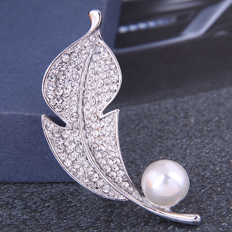 Korean fashion simple bright branches leavesalloy diamond pearl brooch