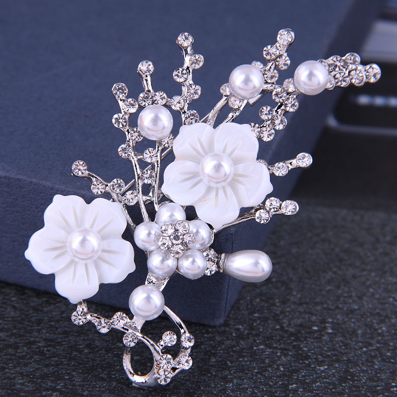 Korean fashion simple flash diamond a plum elegant ladies brooch