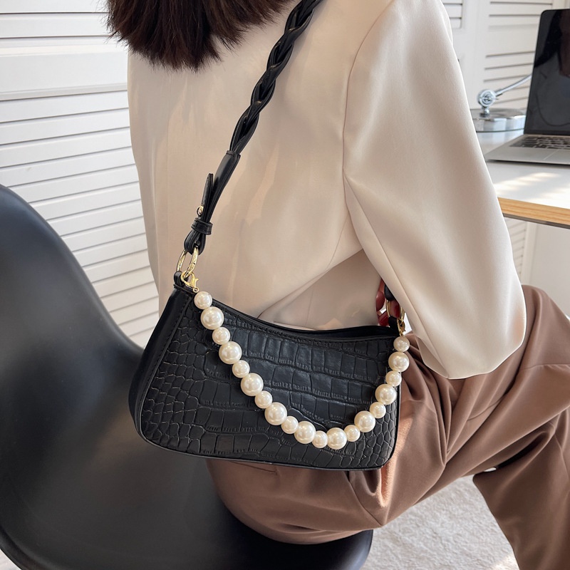 2022 new pearl chain crocodile pattern messenger bag 241255cm