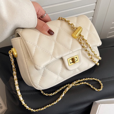 Lingge chain new fashion one-shoulder messenger small square underarm bag 21*14.5*7.5cm's discount tags