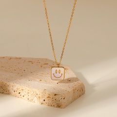 Collier pendentif carré smiley en acier inoxydable plaqué or 18 carats avec coquillage blanc naturel