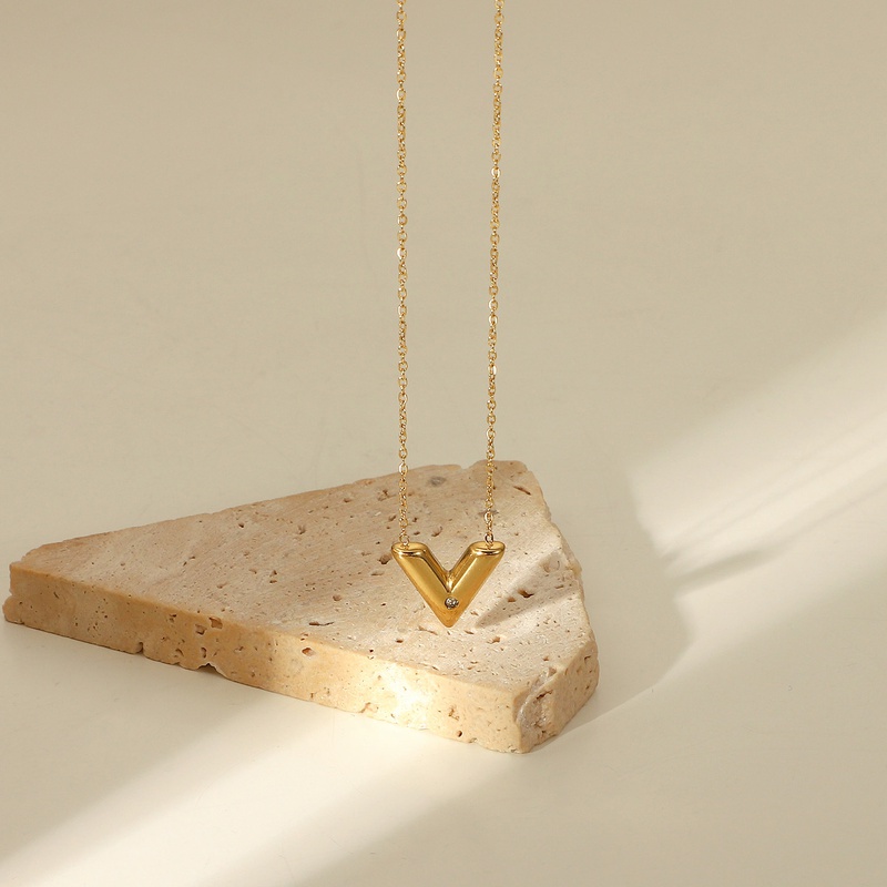 18K goldplated stainless steel Vshaped inlaid zirconium pendant necklace