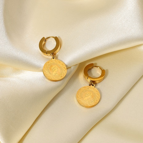 18 Karat vergoldete Edelstahl-Schönheitskopf-Ohrringe mit rundem Anhänger's discount tags