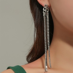 Boucles d'oreilles en alliage de diamants minces rétro à la mode avec des glands longs à texture dorée minimaliste