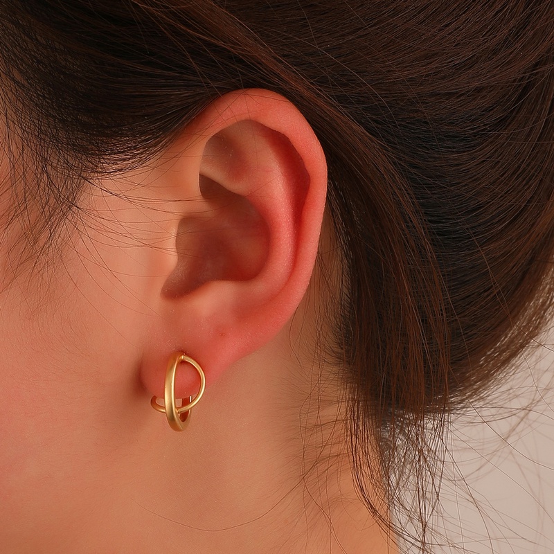 Retro fashion hollow Cshaped geometric irregular copper earrings