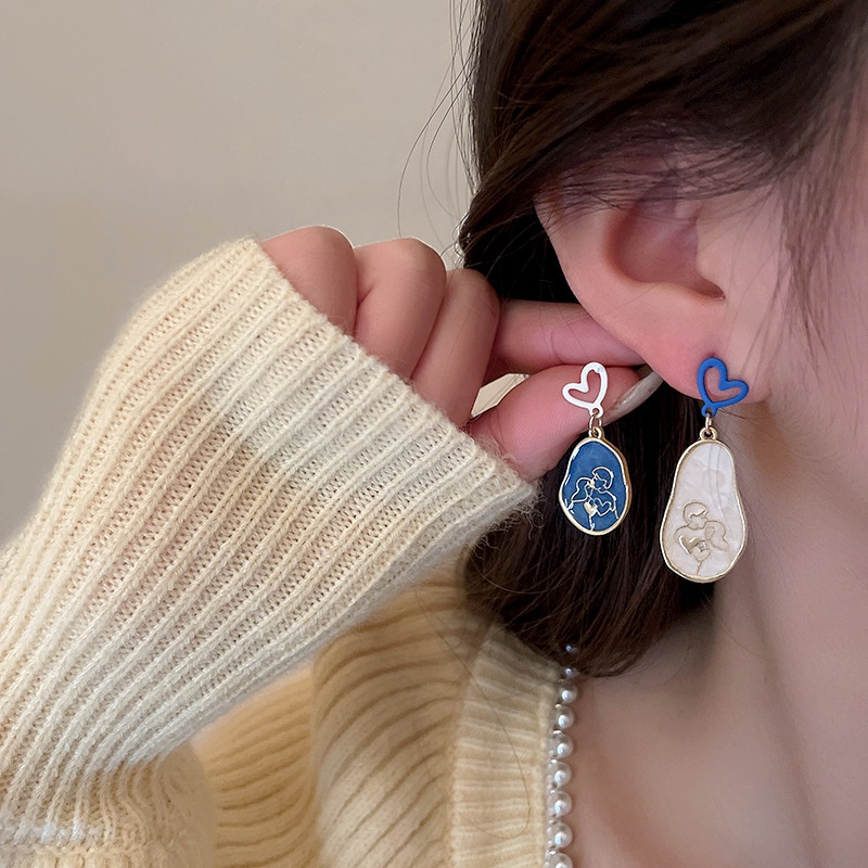 fashion asymmetric drip oilportrait heartshaped alloy earrings