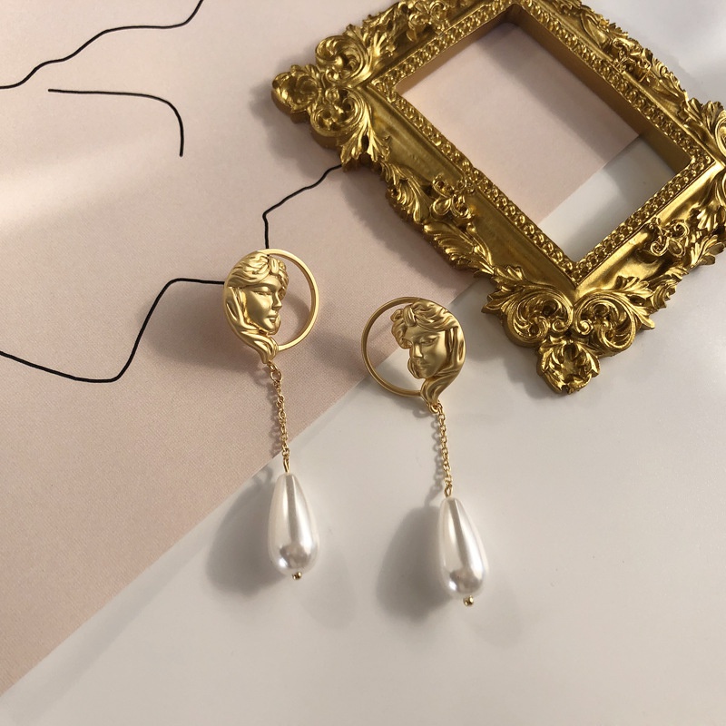 Pearl womens hollowedout portraitcopper earrings