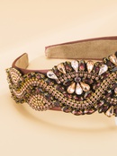 Modisches Stirnband mit geometrischer Edelsteinverzierung und breiter Krempepicture10
