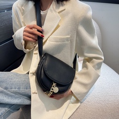 Autumn and winter women's new fashion one-shoulder messenger bag saddle bag 18*15*8cm