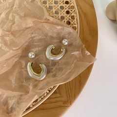 fashion geometric U-shaped pearl earrings retro alloy earrings