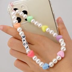 Cordón de teléfono móvil antipérdida de perla de imitación corta con cuentas de letra en forma de corazón de arcoíris personalizado