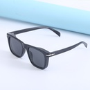 RetroSonnenbrille mit quadratischem Rahmen und Niet kleine RahmenSonnenbrille im Grohandelpicture7