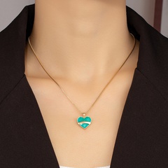 vintage contrast color heart shaped single layer alloy necklace wholesale
