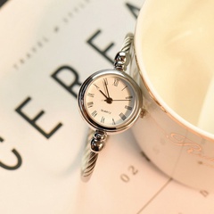 Version coréenne de la montre-bracelet mince à petit cadran montre femme