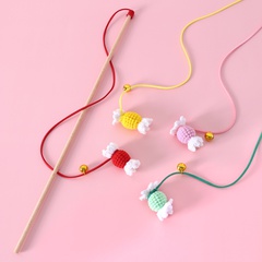mignon chat laine tricot couleur bonbons bâtons en bois taquiner chat jouets