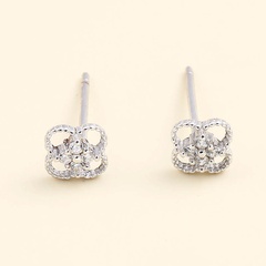 Leichte Luxus-Ohrringe mit kleinen eingelegten Zirkoniumblumen aus 925er Silber
