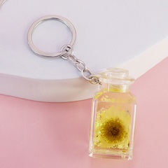 Creative Korean small daisy dried flower acrylic keychain simulation drink pendant