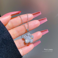 Titanium steel Micro-set real gold full diamond five-leaf flower pendent necklace