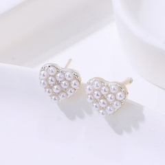 New Heart-shaped Pearl Vintage Ladies Metal Stud Earrings