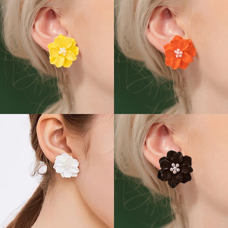 Nouvelles boucles d'oreilles simples en perles de fleurs blanches tridimensionnelles de camélia's discount tags