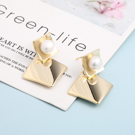 Temperament fashion metal earrings's discount tags