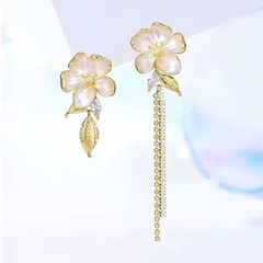 fashion pastoral style white flowers asymmetric tassel alloy earrings