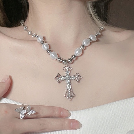 Croix hommes et femmes chandail mode collier pendentif en alliage de perles's discount tags