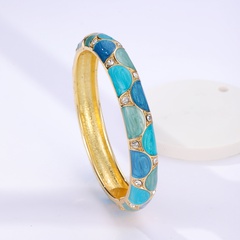 Pulsera de aleación de oro azul de 18 quilates chapada en diamantes de imitación con incrustaciones de esmalte a la moda