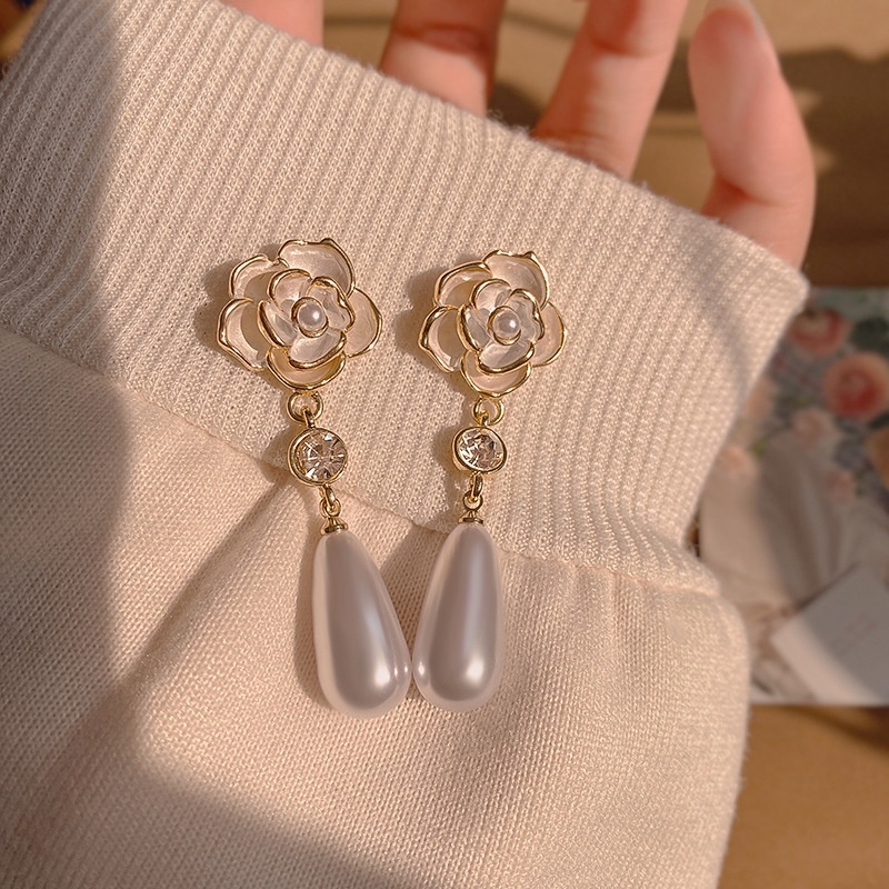 Fashion camellia fashion retro pearl flower alloy earrings female