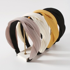 Modisches Stirnband aus einfarbigem Stoff mit breiter Krempe