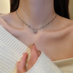 Simple heart-shaped inlaid rhinestone pendant clavicle chain necklace