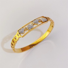 titanium steel plated 18k gold simple heart-shaped micro diamond bracelet