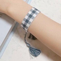 bracelet tressé à pampilles à carreaux noir et blanc à la mode simple